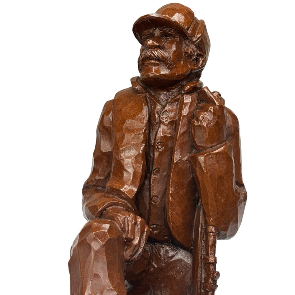 Kneeling Hunter Red Mill MFG. Handcrafted USA Carved Wooden 9” Figurine 1991